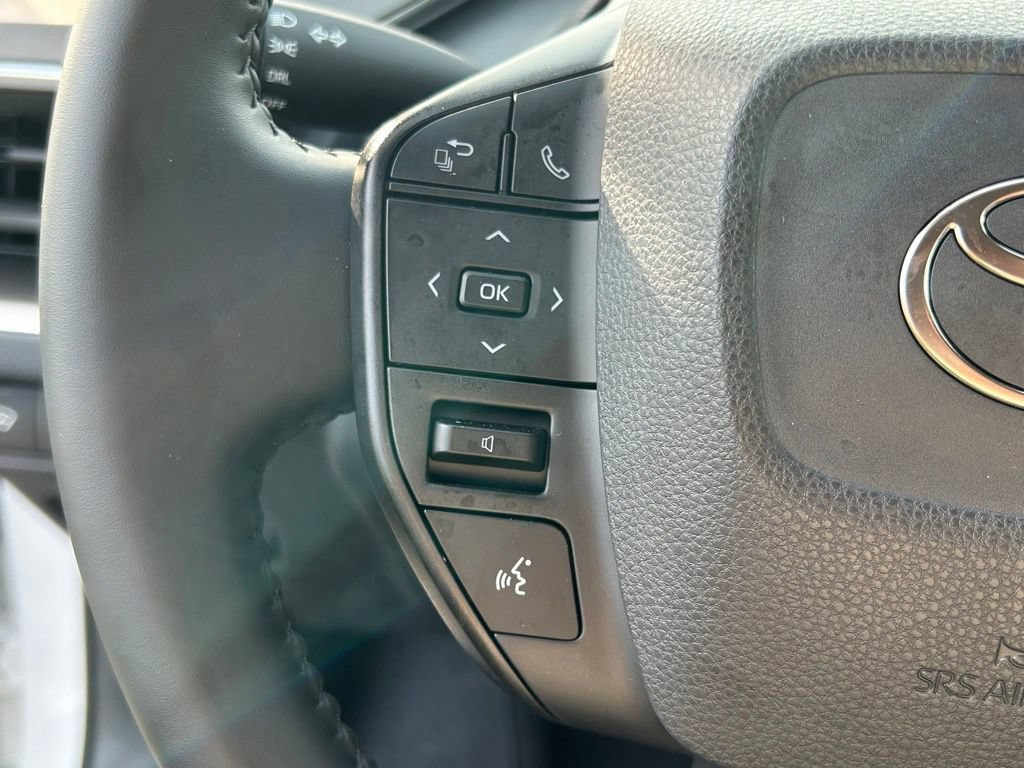 Used 2025 Toyota Prius LE FWD image 21