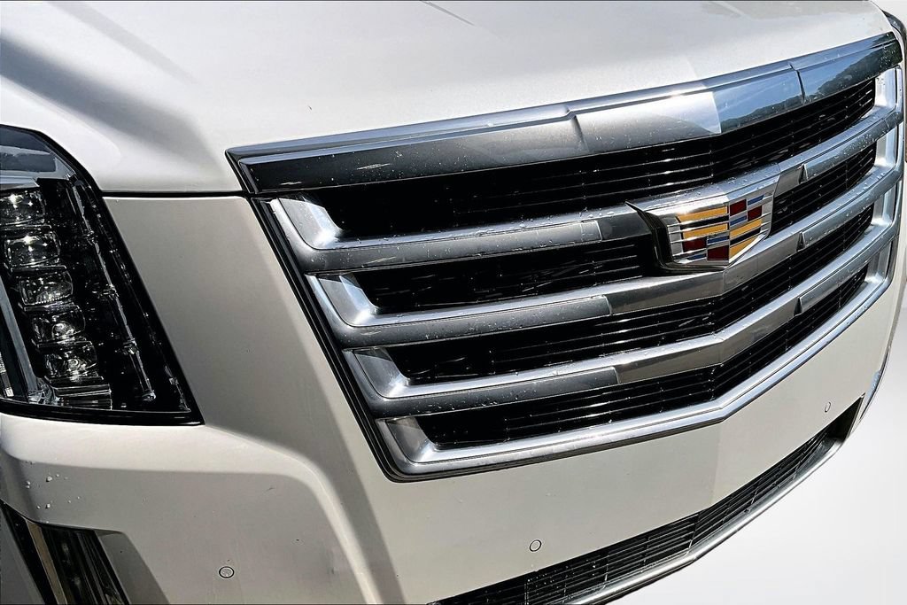 Used 2017 Cadillac Escalade ESV Luxury AWD/4WD image 34