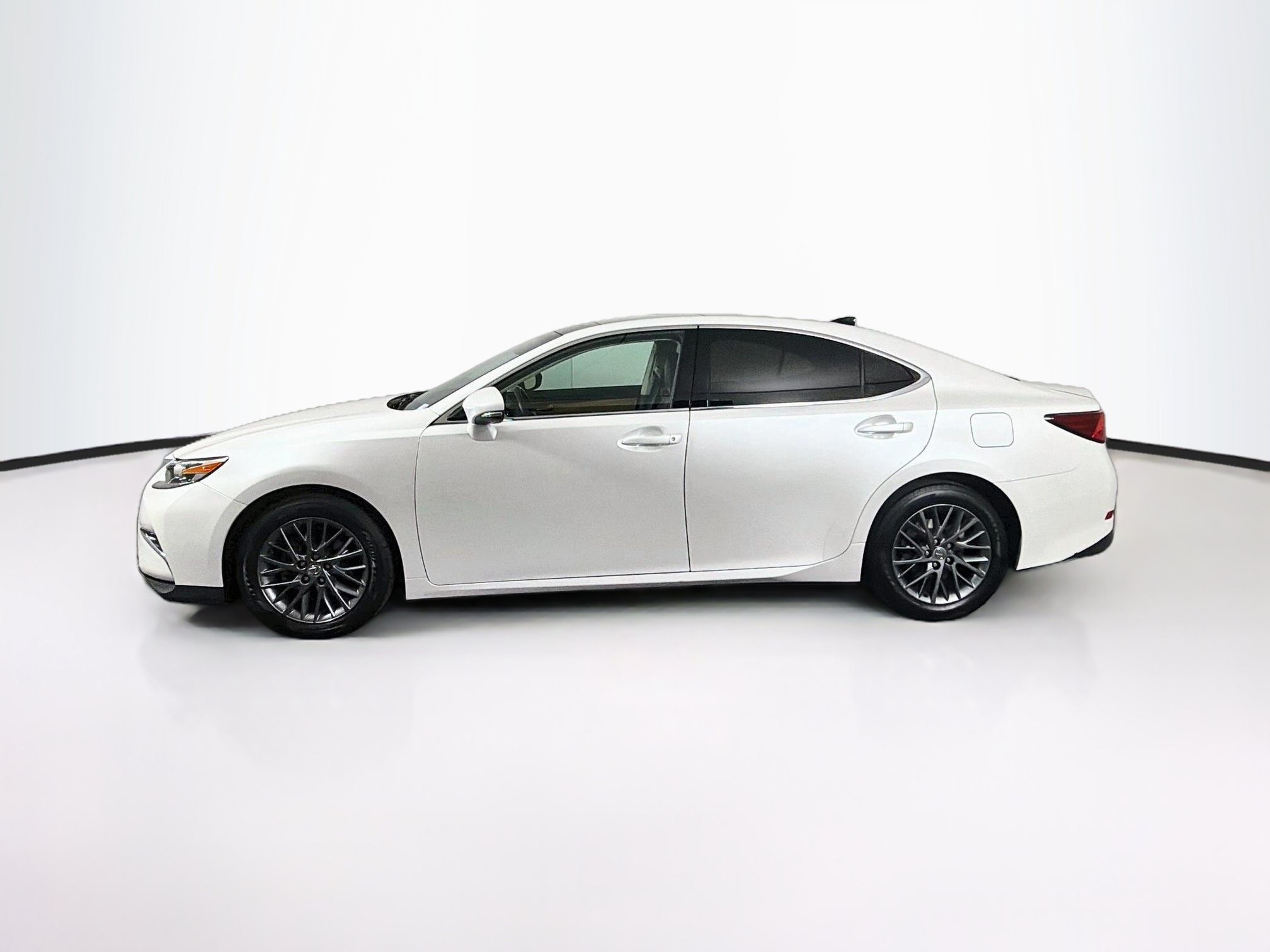 Used 2018 Lexus ES 350 w/ Navigation System Package FWD image 4