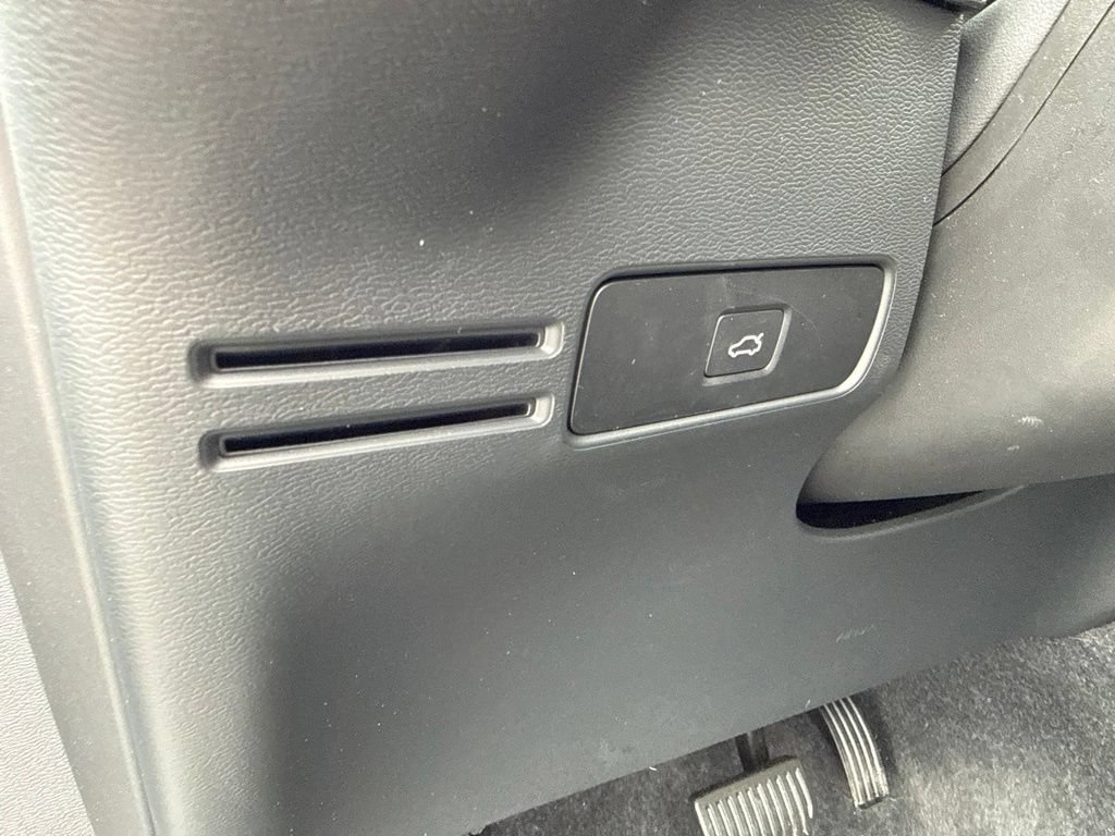Used 2023 Volvo C40 P8 Recharge Plus AWD/4WD image 19