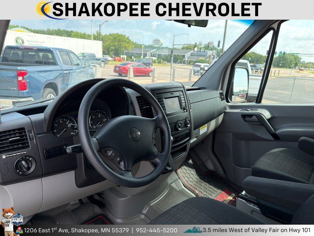 Used 2015 Freightliner Sprinter 2500 RWD image 4