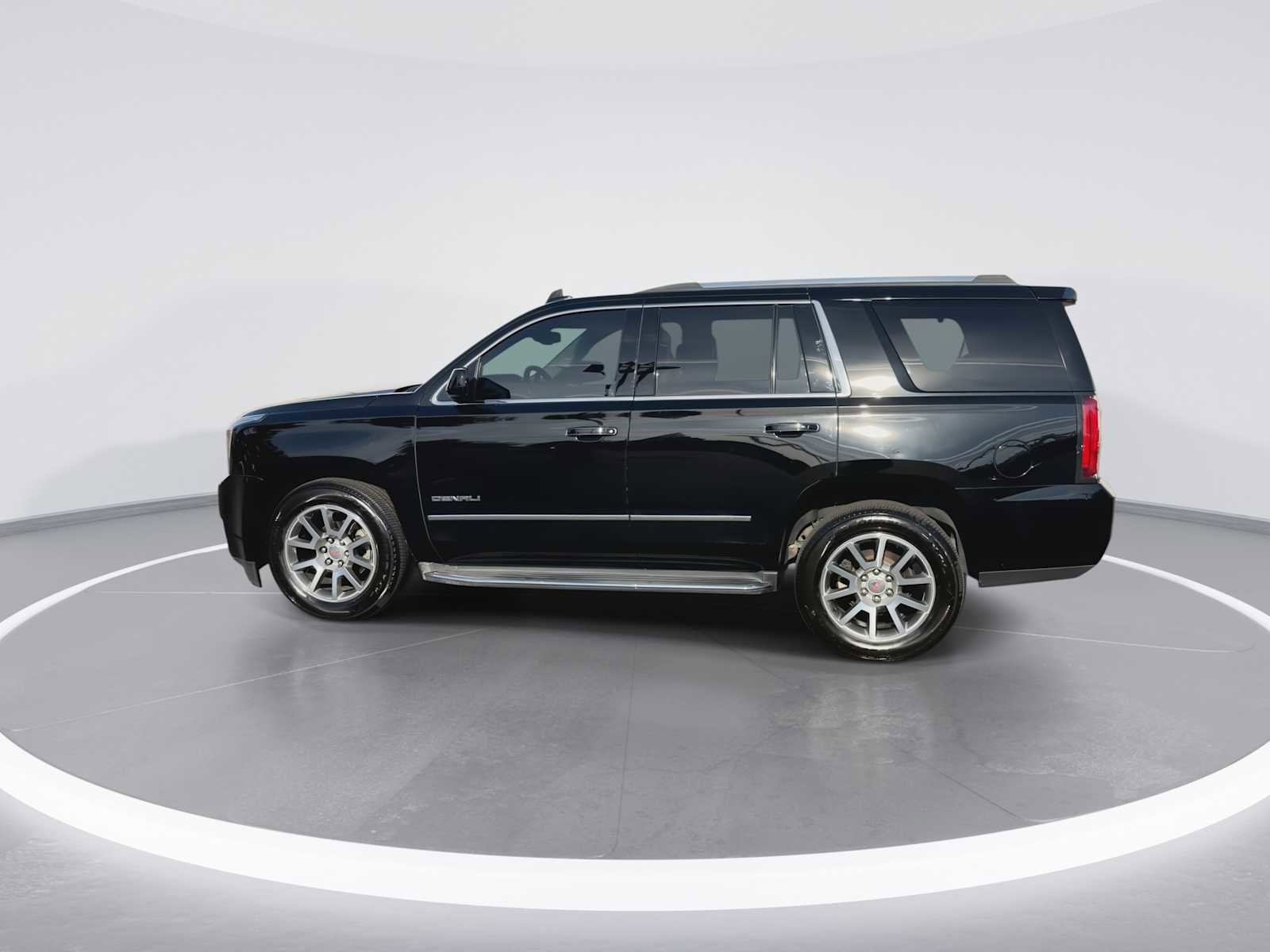 Used 2017 GMC Yukon Denali AWD/4WD image 5