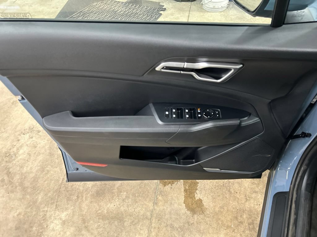 New 2027 Kia Sportage S FWD image 14