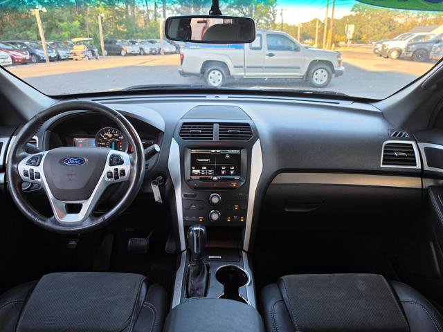 Used 2015 Ford Explorer XLT w/ Equipment Group 202A AWD/4WD image 20