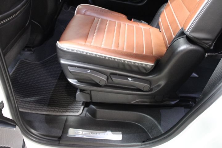 Used 2024 GMC Yukon Denali Ultimate AWD/4WD image 64