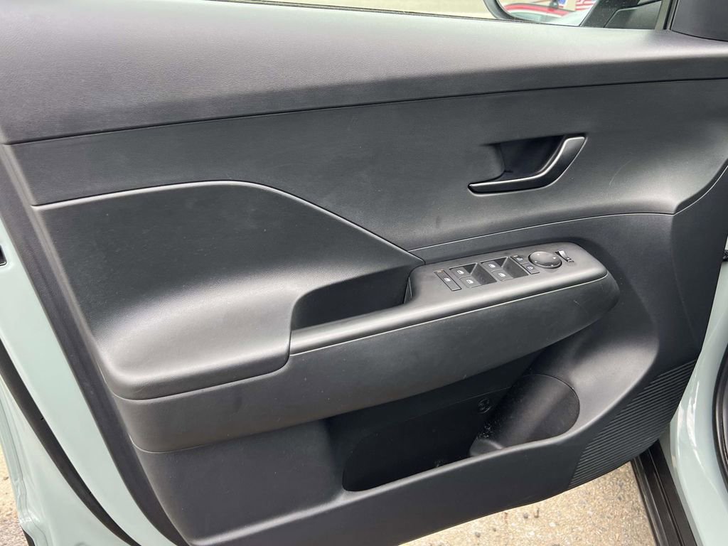 Certified 2024 Hyundai Kona SEL w/ Convenience Package image 17