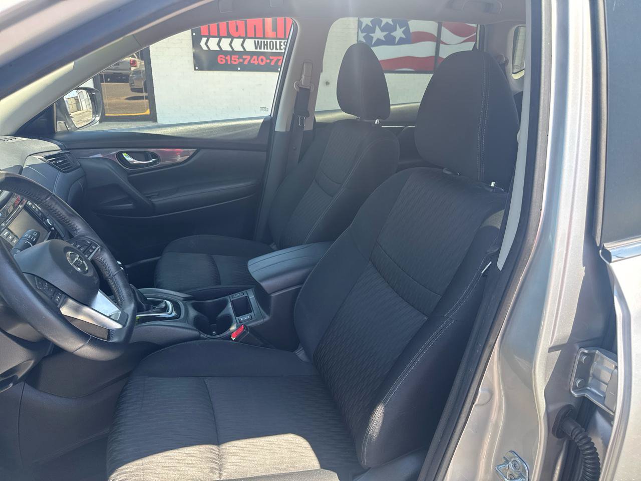 Used 2018 Nissan Rogue SV w/ Premium Package AWD/4WD image 10