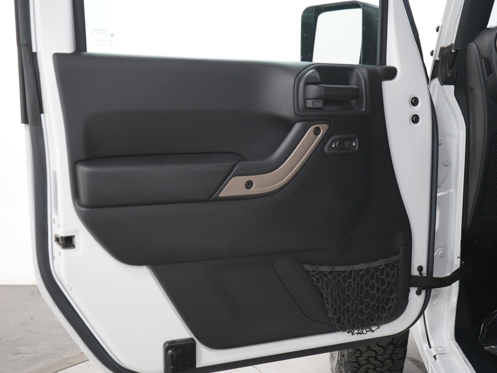 Used 2016 Jeep Wrangler Unlimited Sahara image 19