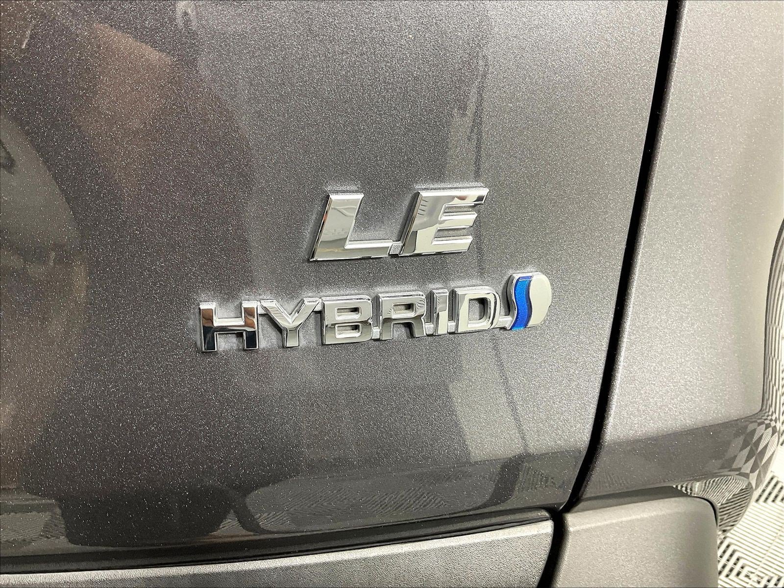 Used 2024 Toyota RAV4 LE AWD/4WD image 24