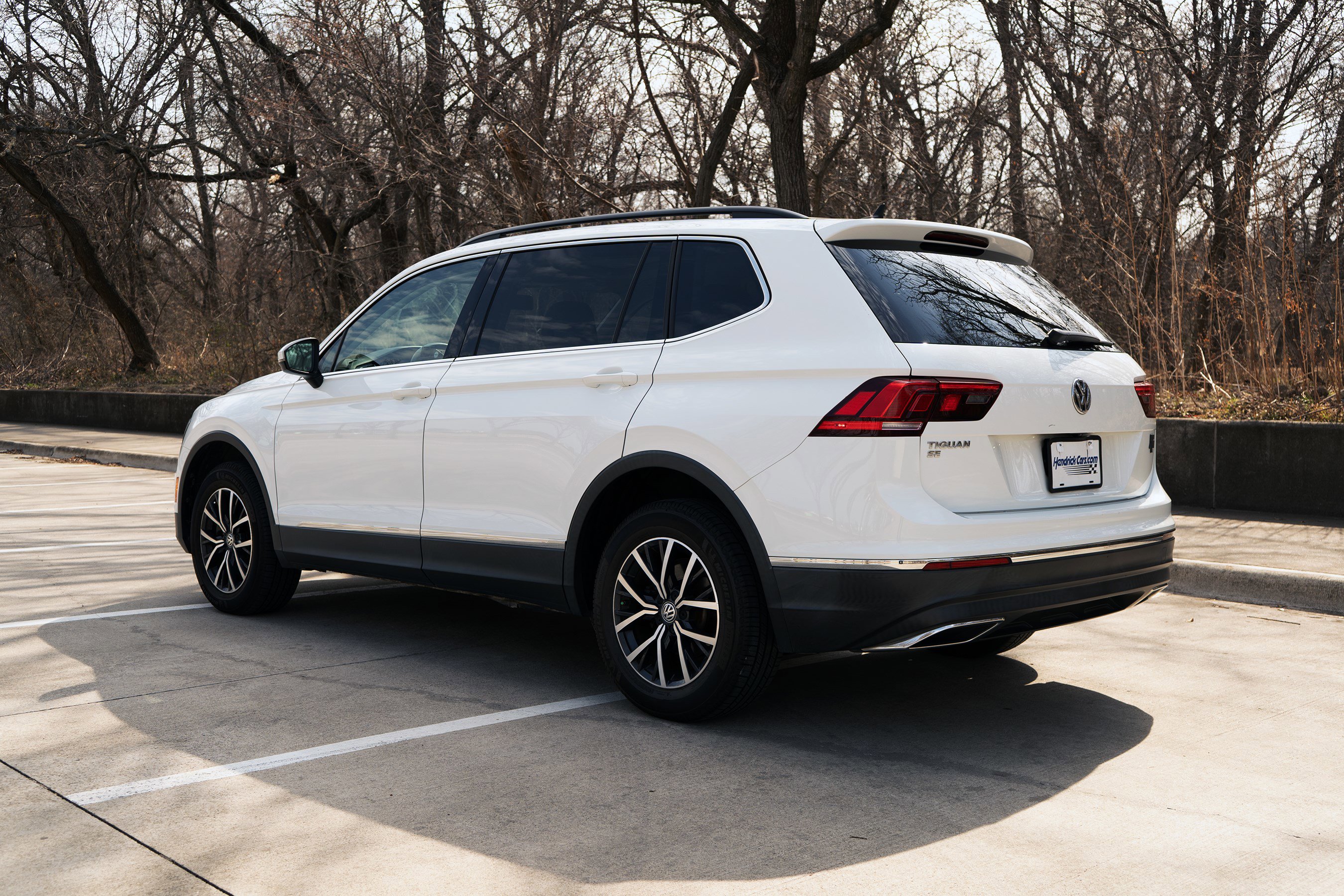 Used 2020 Volkswagen Tiguan SE w/ Panoramic Sunroof Package image 7