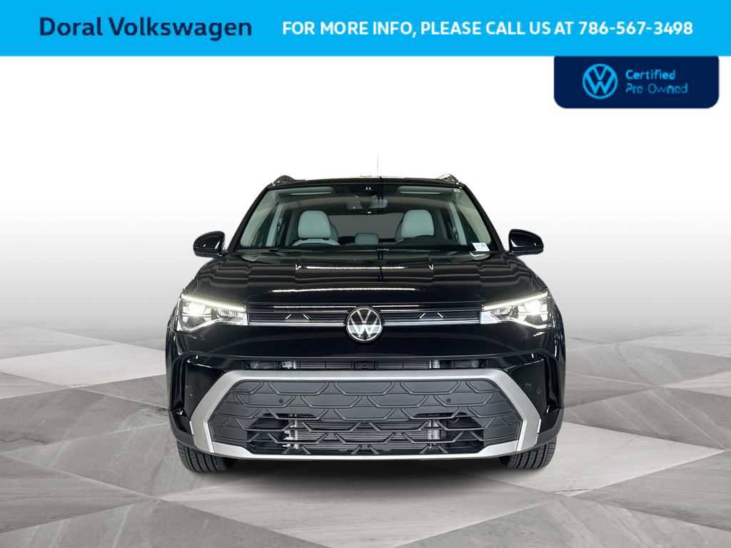 Used 2025 Volkswagen Taos SE FWD image 3