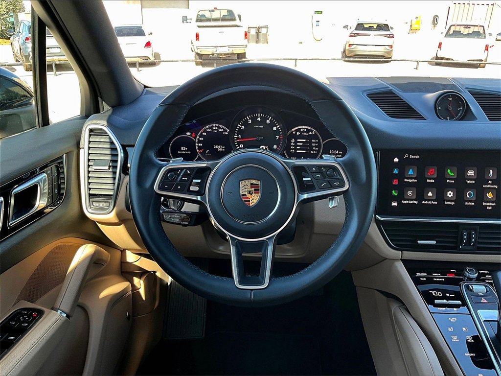 Used 2023 Porsche Cayenne Platinum Edition image 15