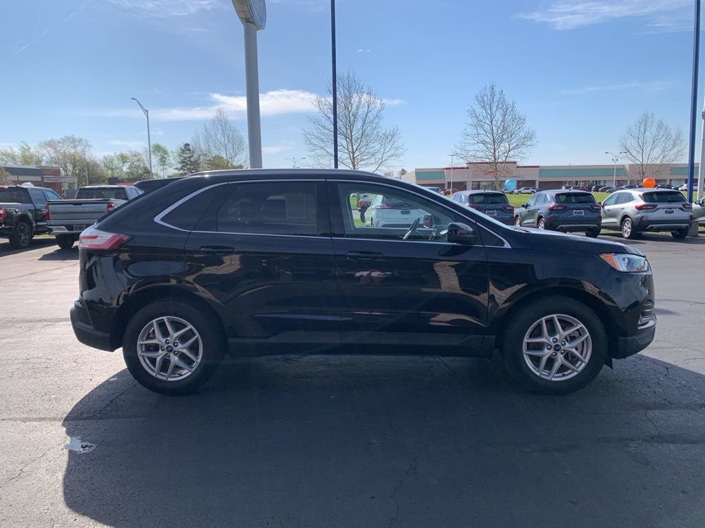 Used 2022 Ford Edge SEL w/ Convenience Package AWD/4WD image 2
