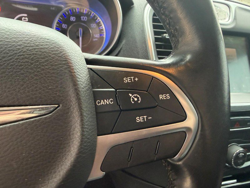 Used 2016 Chrysler 300 Limited image 22