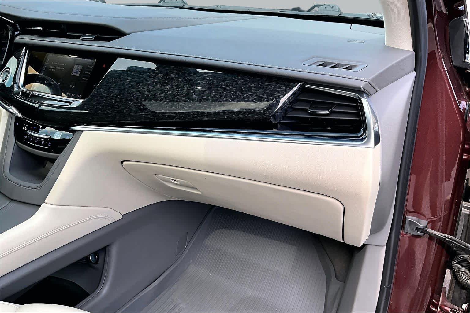 Used 2022 Cadillac XT6 Premium Luxury w/ Technology Package FWD image 19