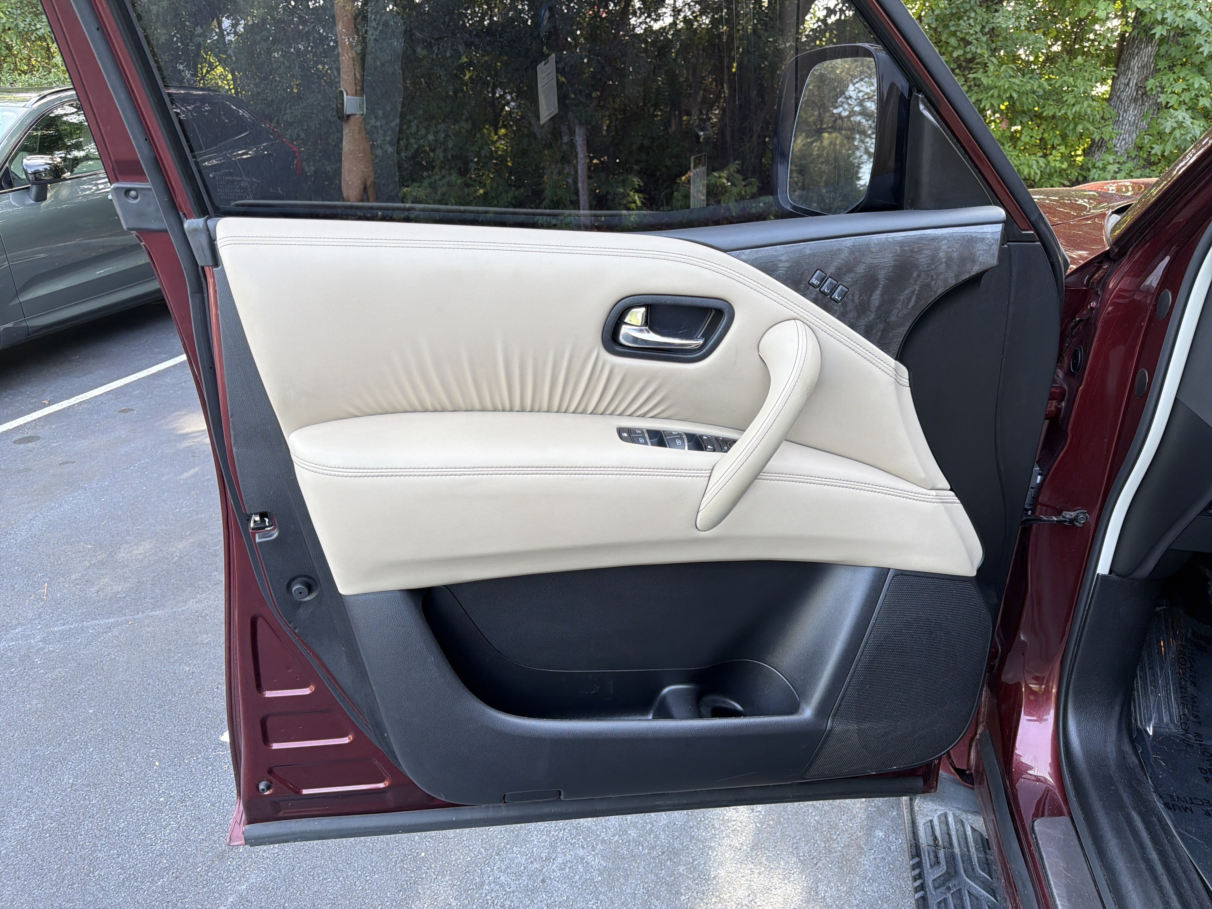 Used 2022 Nissan Armada Platinum w/ Captain's Chairs Package RWD image 14