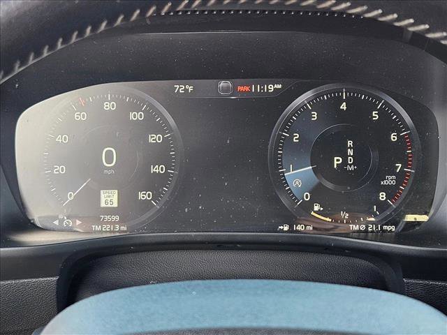Used 2021 Volvo XC40 T4 Momentum FWD image 11