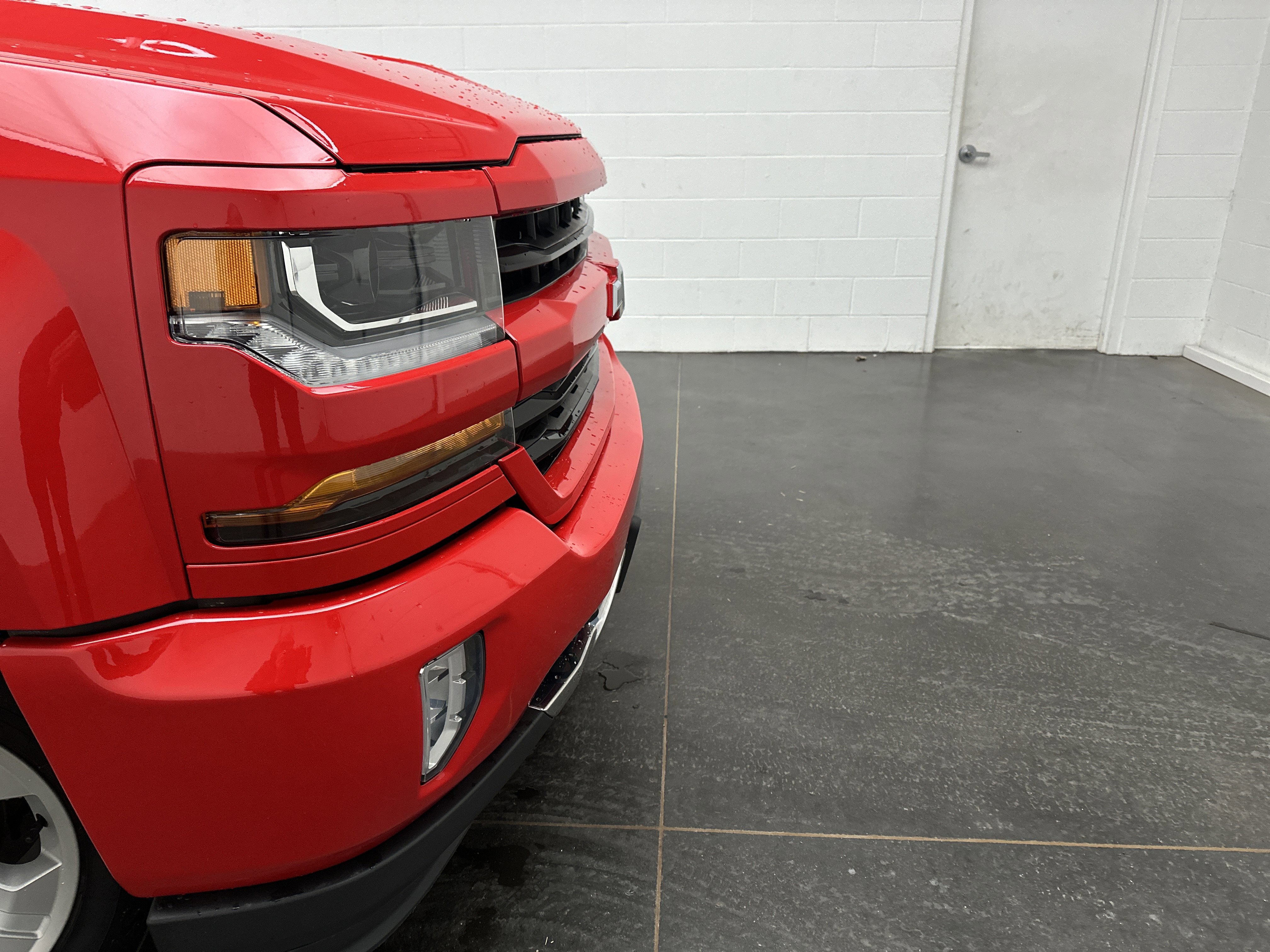 Used 2018 Chevrolet Silverado 1500 LT image 2