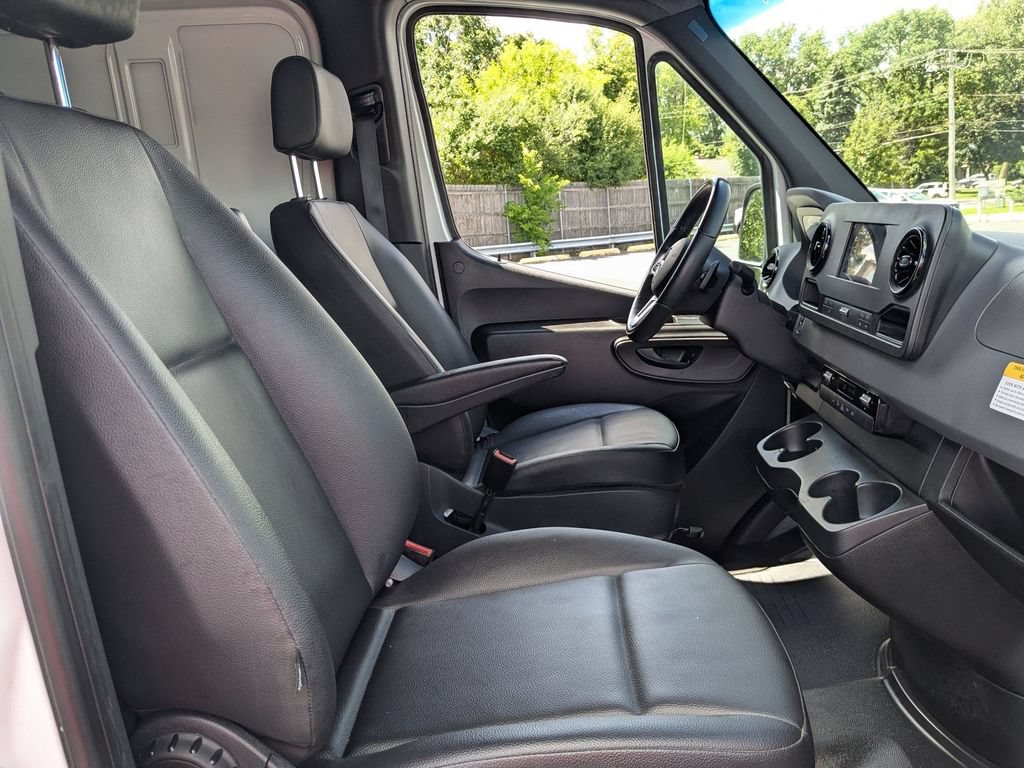 Used 2021 Mercedes-Benz Sprinter 2500 image 31