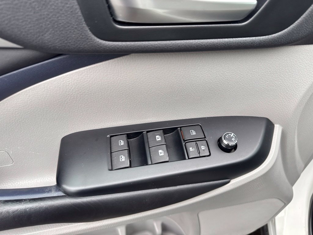 Certified 2019 Toyota Highlander XLE w/ Carpet Mat Package (TMS) AWD/4WD image 9
