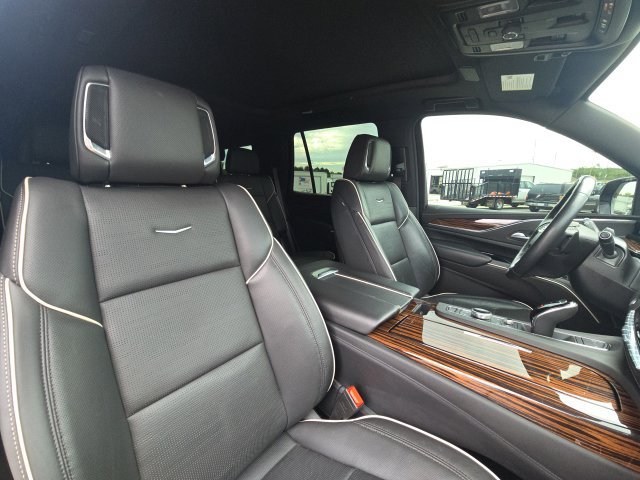 Used 2024 Cadillac Escalade Premium Luxury AWD/4WD image 21