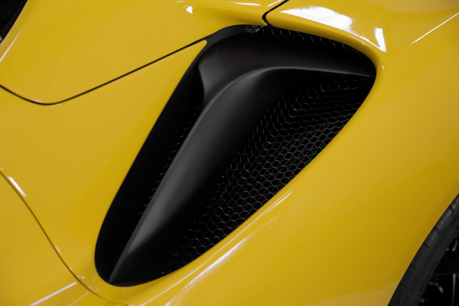 Used 2025 Ferrari SF90 Spider AWD/4WD image 22