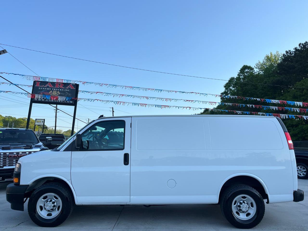 Used 2019 Chevrolet Express 2500 RWD image 4
