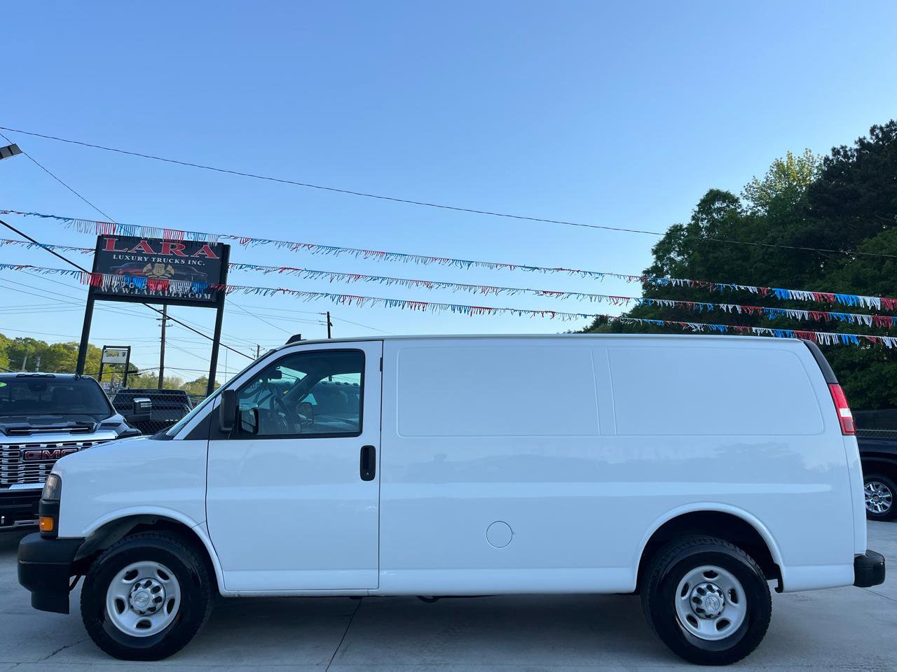 Used 2019 Chevrolet Express 2500 RWD image 4
