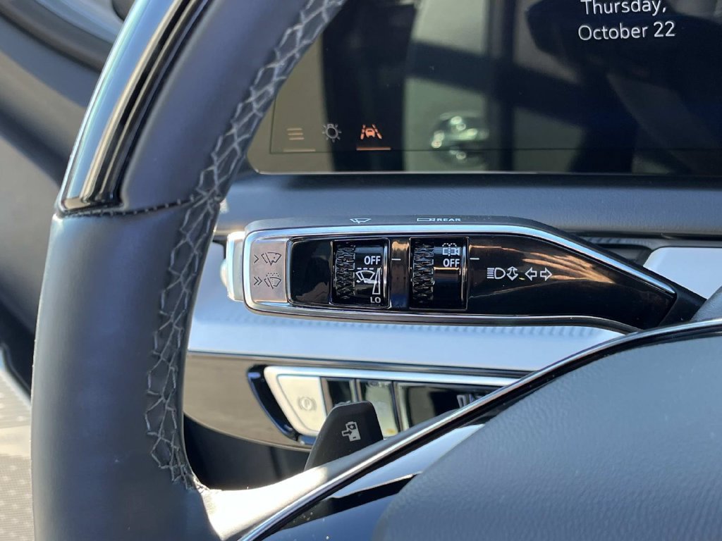 Used 2025 Cadillac Optiq Sport 1 AWD/4WD image 40