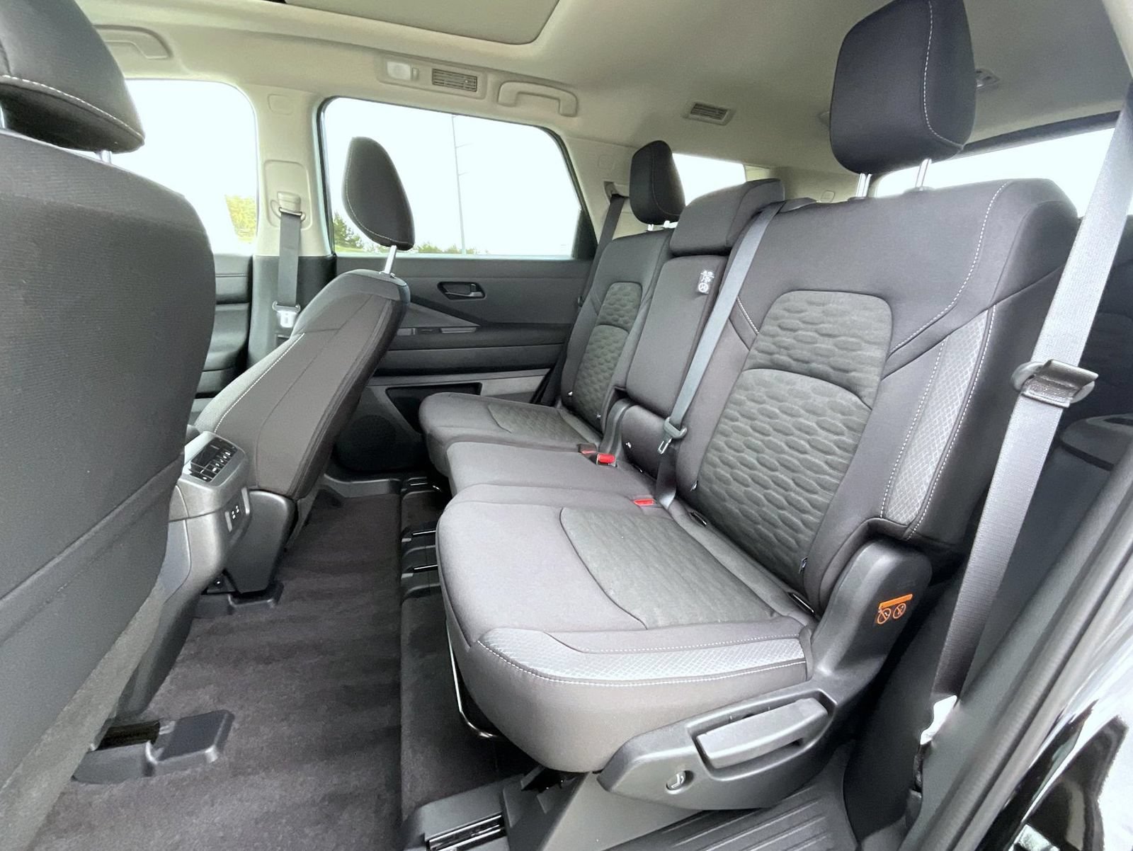 New 2026 Nissan Pathfinder SV w/ SV Premium Package AWD/4WD image 19