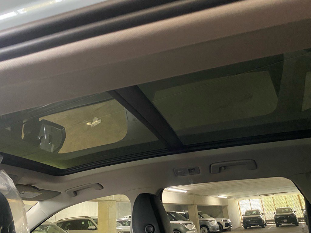 New 2025 Volkswagen Taos SE image 13