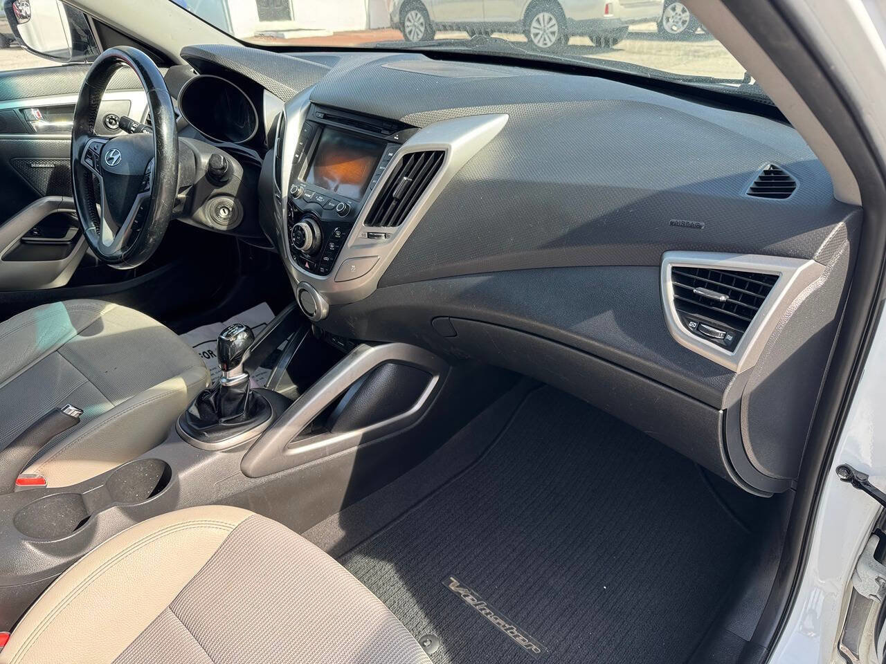 Used 2014 Hyundai Veloster w/ Style Package 02 image 16