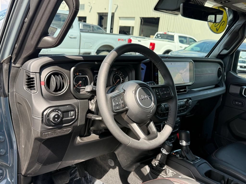 Used 2025 Jeep Gladiator Rubicon AWD/4WD image 4