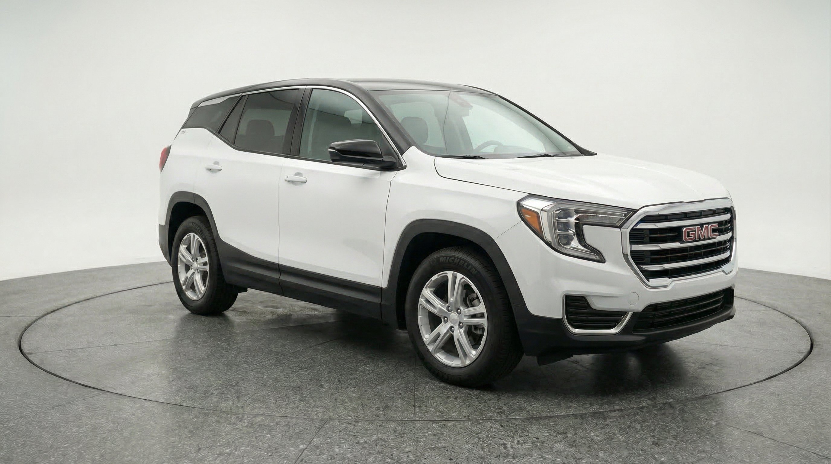 Used 2024 GMC Terrain SLE FWD image 3
