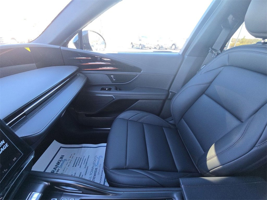 New 2025 Lincoln Nautilus Premier w/ Equipment Group 102A image 13