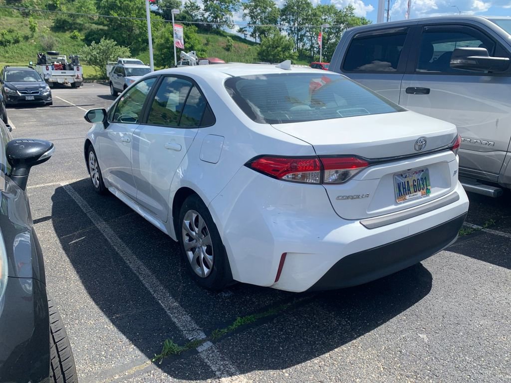 Used 2024 Toyota Corolla LE FWD image 4