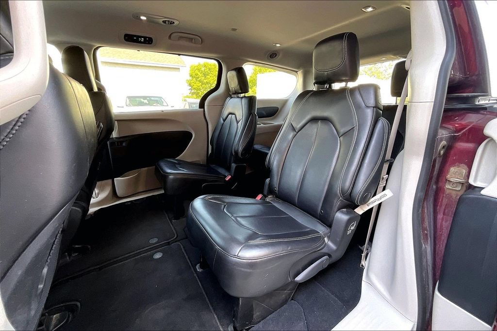 Used 2023 Chrysler Pacifica Touring-L FWD image 25