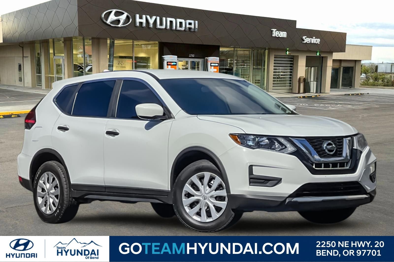 Used 2017 Nissan Rogue S image 1