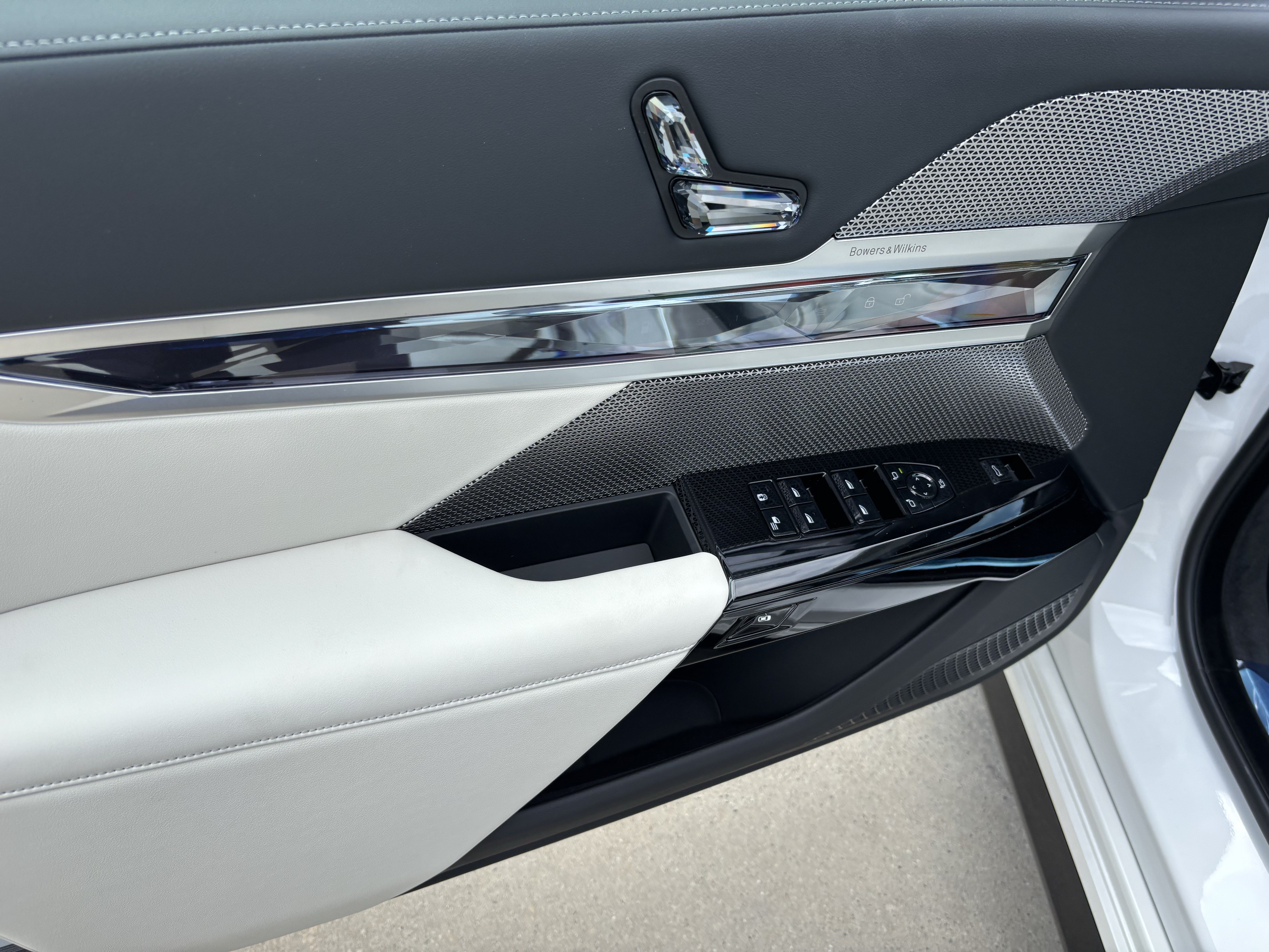 New 2026 BMW 750e xDrive AWD/4WD image 16