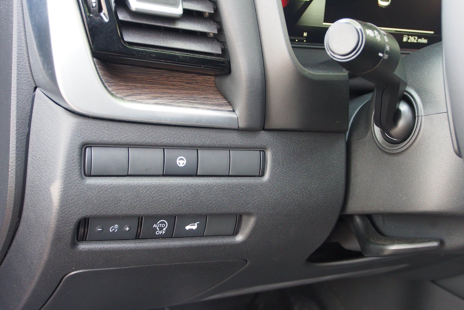 Used 2024 Nissan Rogue Platinum FWD image 22
