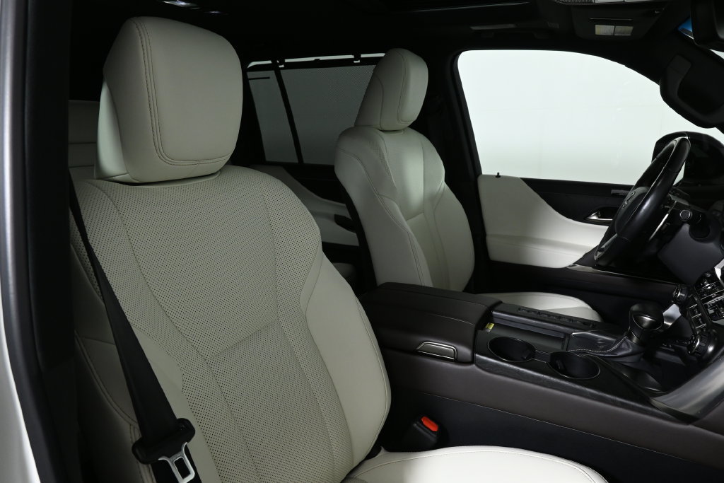 Used 2024 Lexus LX 600 4WD w/ Appearance Package image 32