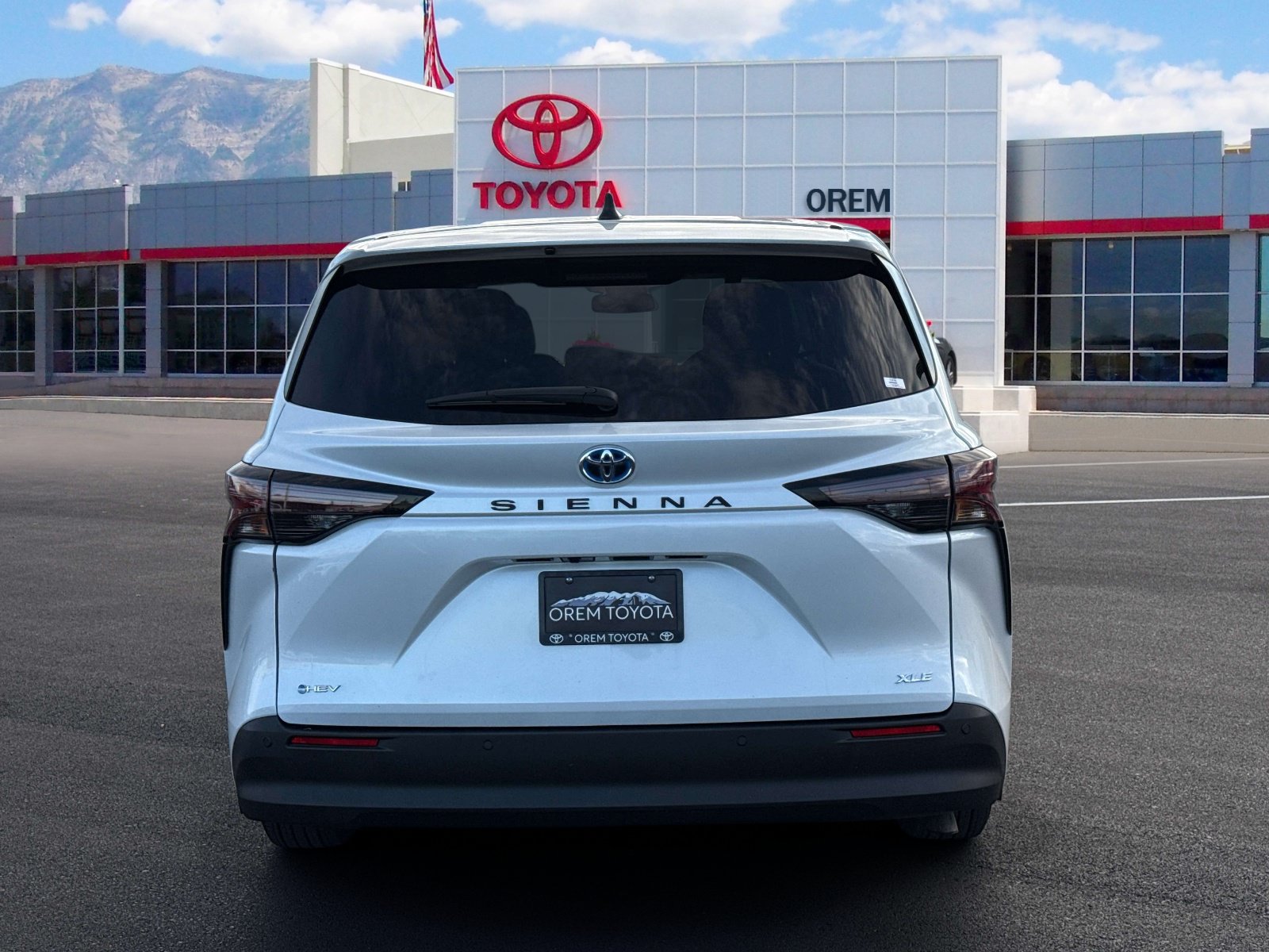 Used 2025 Toyota Sienna XLE FWD image 5