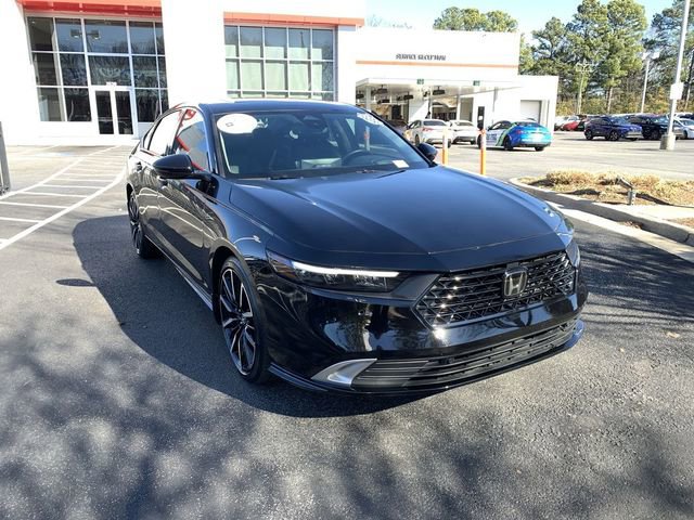 Used 2025 Honda Accord Touring image 2