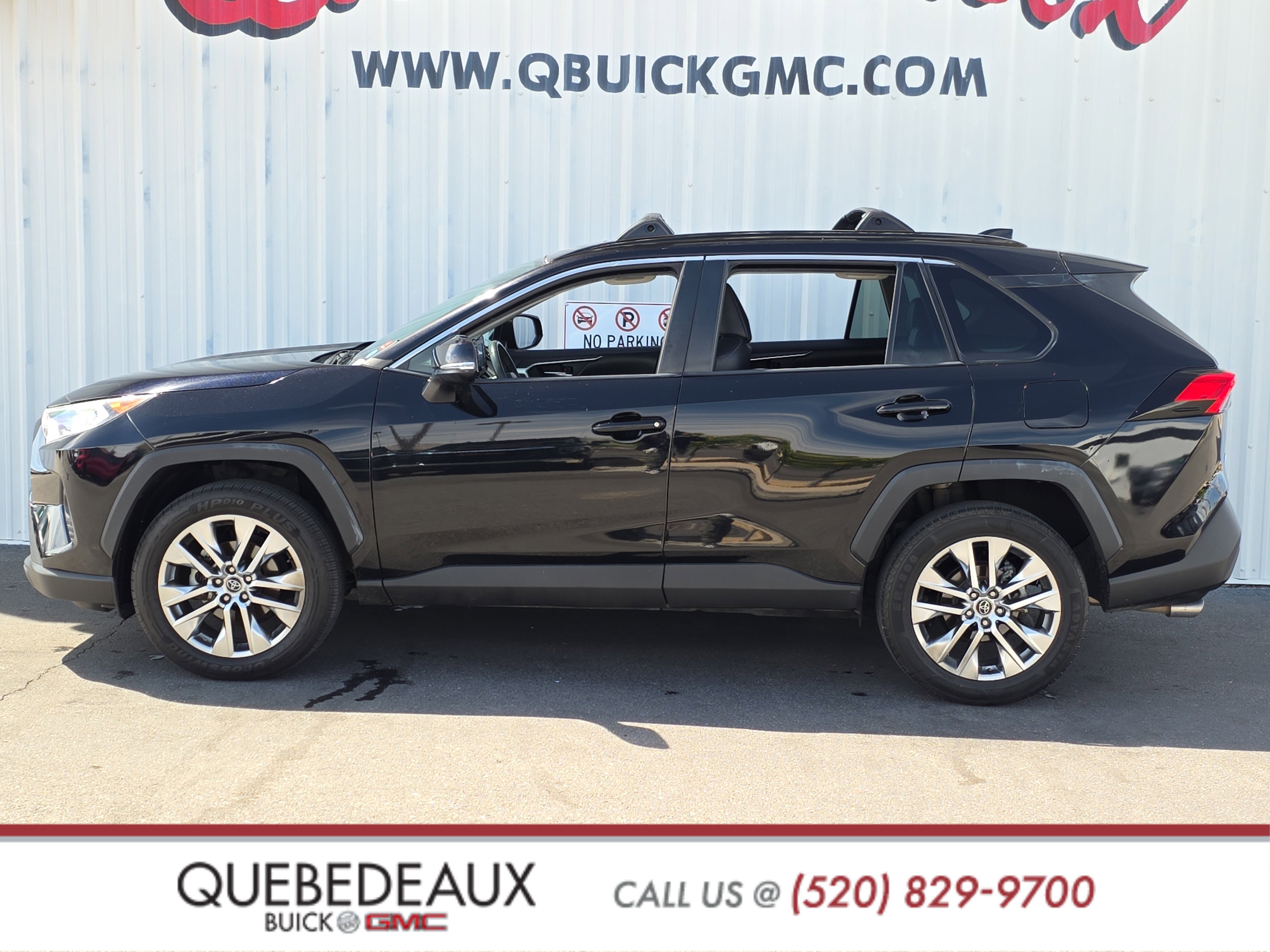 Used 2021 Toyota RAV4 XLE Premium w/ Carpet Mat Package (TMS) FWD image 4