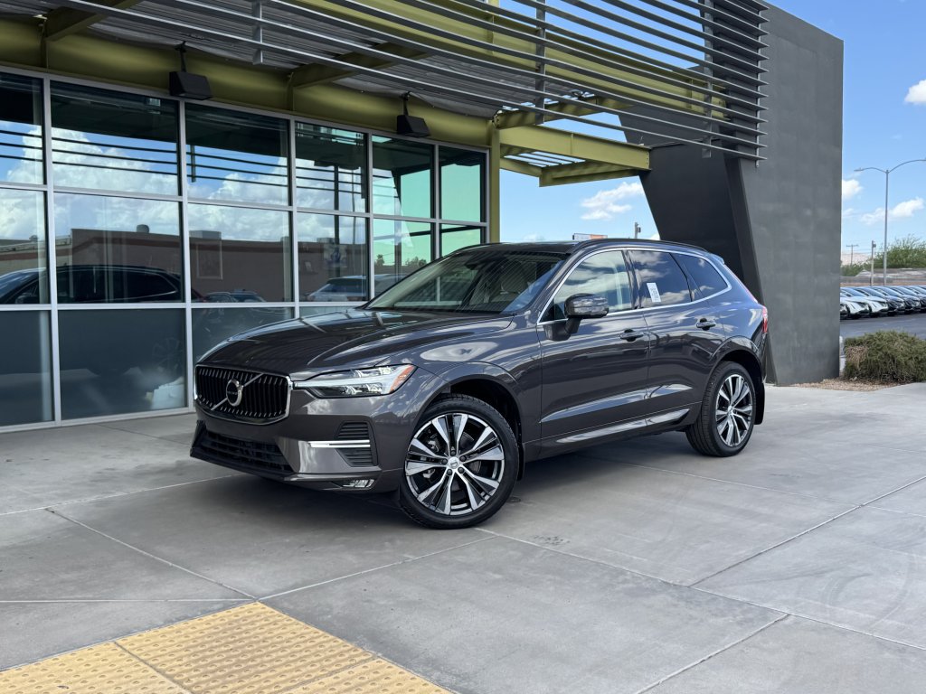 Used 2022 Volvo XC60 B5 Momentum FWD image 1