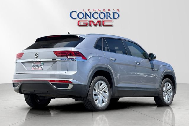 Used 2020 Volkswagen Atlas Cross Sport SE w/ Panoramic Sunroof Package FWD image 4