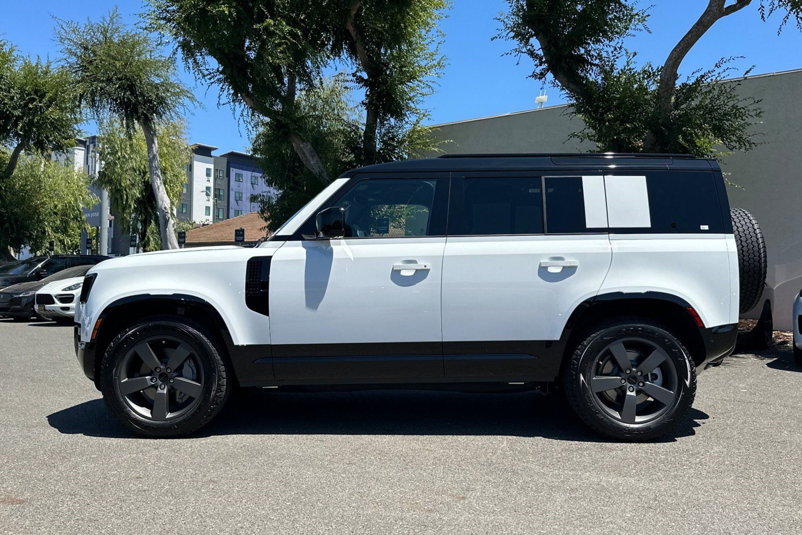 New 2026 Land Rover Defender 110 X-Dynamic SE AWD/4WD image 3