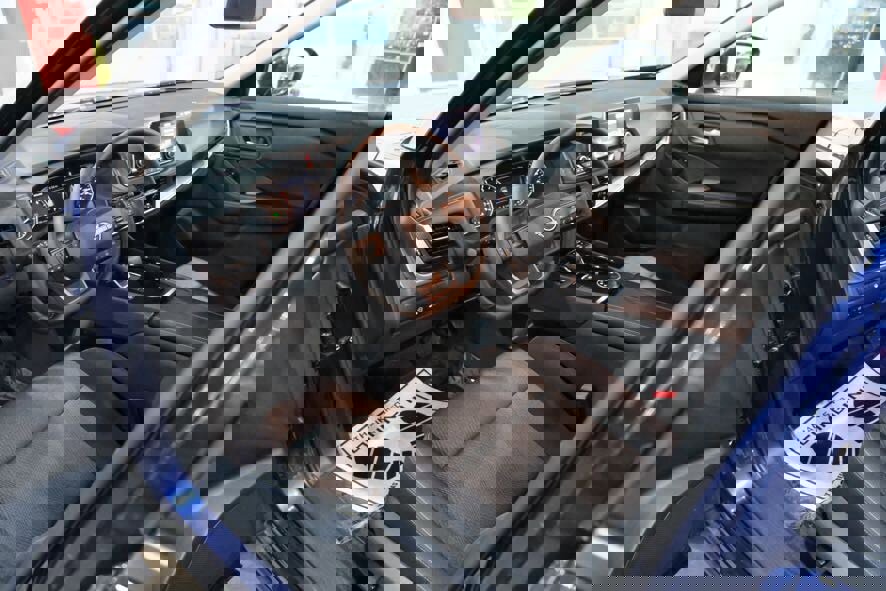 Used 2025 Nissan Rogue SV image 16