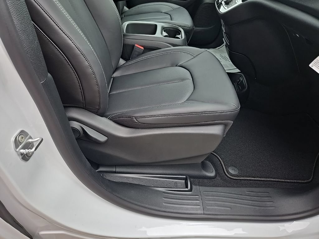 New 2026 Chrysler Pacifica Select w/ S Appearance Package FWD image 74
