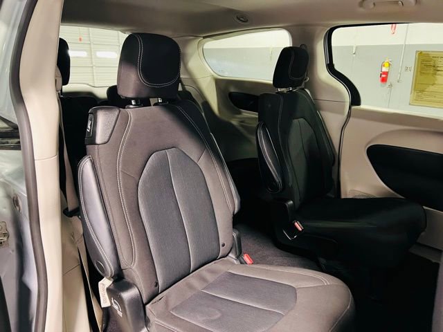 Used 2023 Chrysler Voyager LX image 32